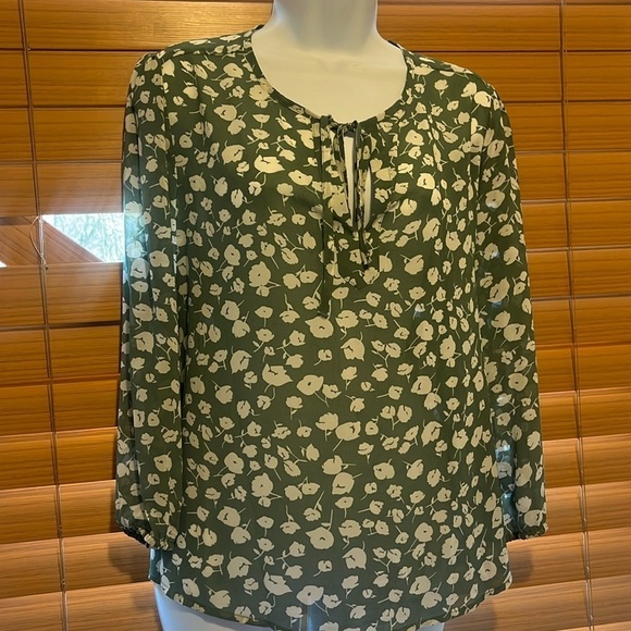 Stitch fix floral blouse​​​​ - Picture 3 of 4